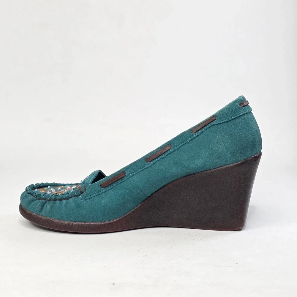BC Footwear Teal Suede Floral Embroidered Wedge Moccasin Pumps Women's Size 7